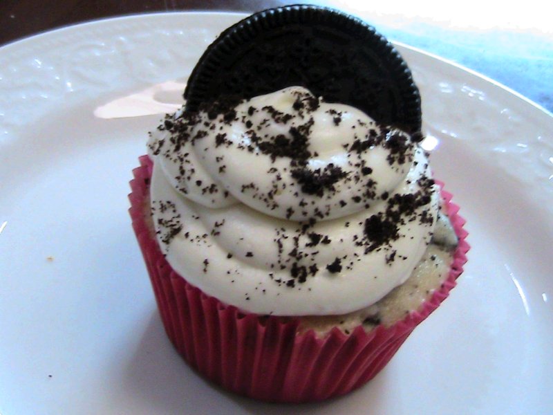 Decadent Cookies & Cream Cupcakes